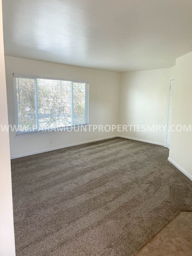 Interior Photo - Riker:410