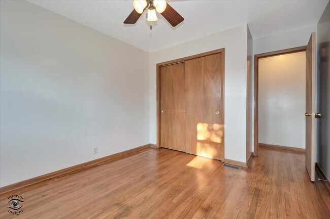 Building Photo - 644 S Calumet Ave