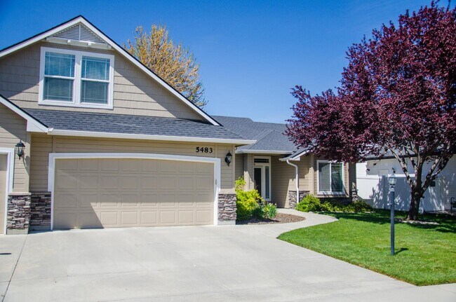 Building Photo - 5483 N Black Sand Ave