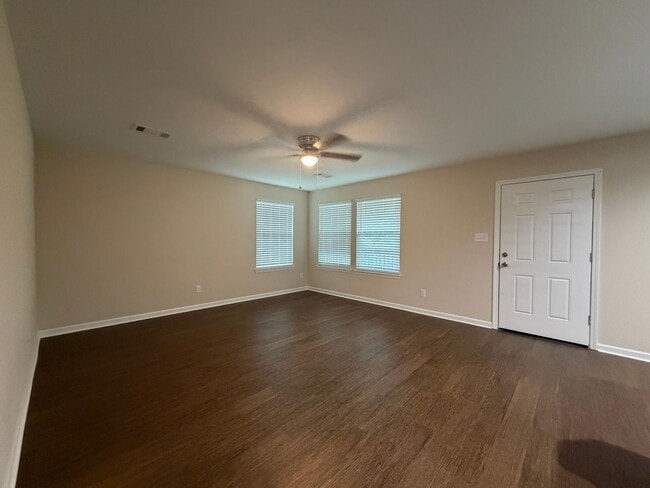Building Photo - New Home! 4/2!