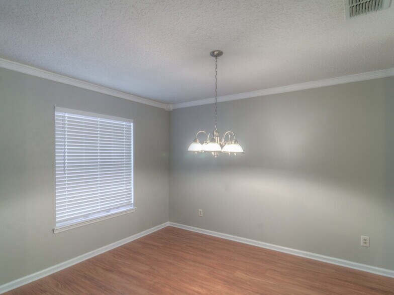 Building Photo - 552 Sparrow Branch Cir