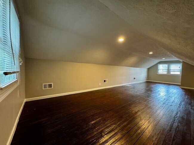 Building Photo - 610 Colorado Ave