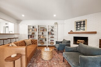 Building Photo - 2510 Santiago St