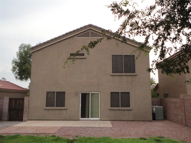 Building Photo - 443 S Sabrina