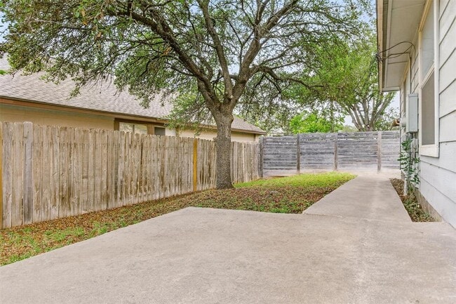 Building Photo - 1182 Waller St