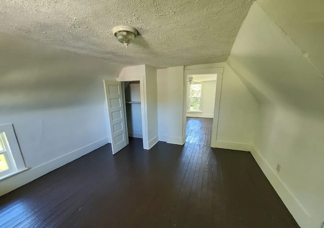 Building Photo - Spacious 2 story home near OTC