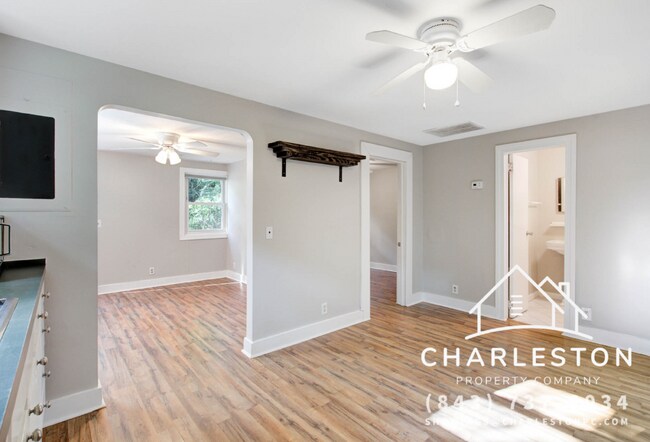 Building Photo - 1618 Acacia St