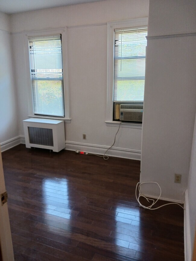Building Photo - 2422 41st St