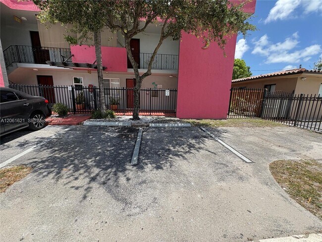 Building Photo - 191 NW 17th Ave