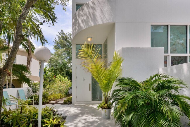 Building Photo - 3272 Virginia St