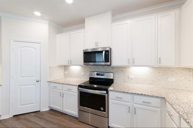 Building Photo - 803 Sandhill Branch Dr