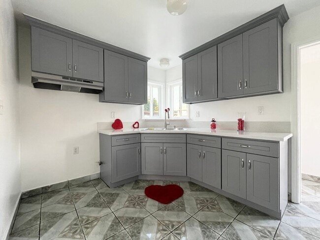 Building Photo - **3030 Caspian Way Long Beach** Front sing...