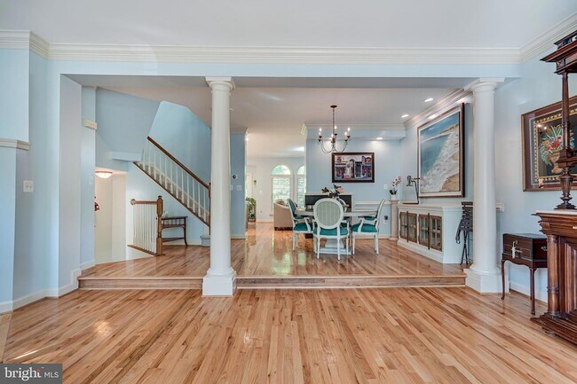 Building Photo - 150 Rees Pl