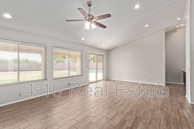 Building Photo - 2381 W Redwood Dr