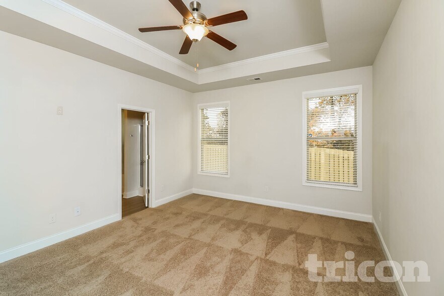 Building Photo - 404 Ireland Ln