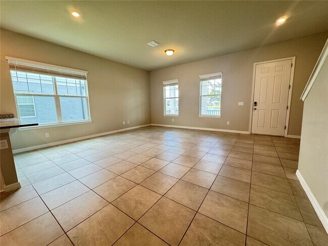 Building Photo - 440 Venetian Palms Blvd