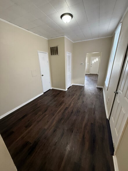 Building Photo - 2710 W Virginia St