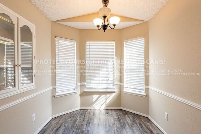 Building Photo - 3031 Essex Dr