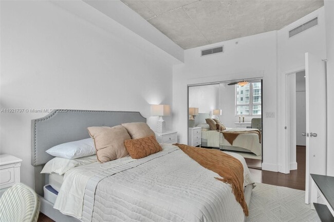 Building Photo - 234 NE 3rd St