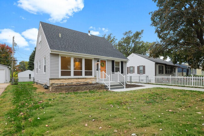 Building Photo - 1003 E Hopkins Dr