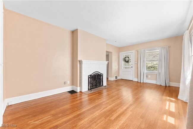 Building Photo - 2580 Whitelaw St