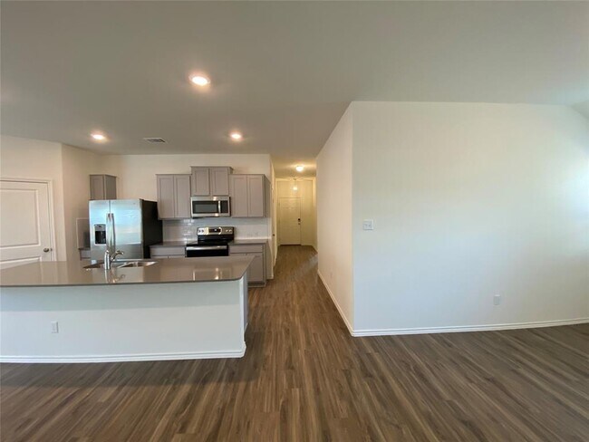 Building Photo - 204 Meaningful Dr