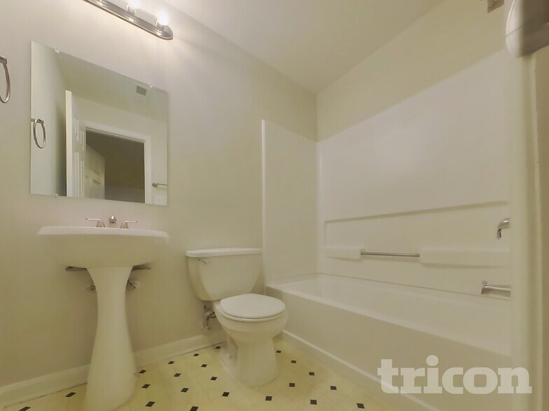 Building Photo - 10721 Esprit Pl