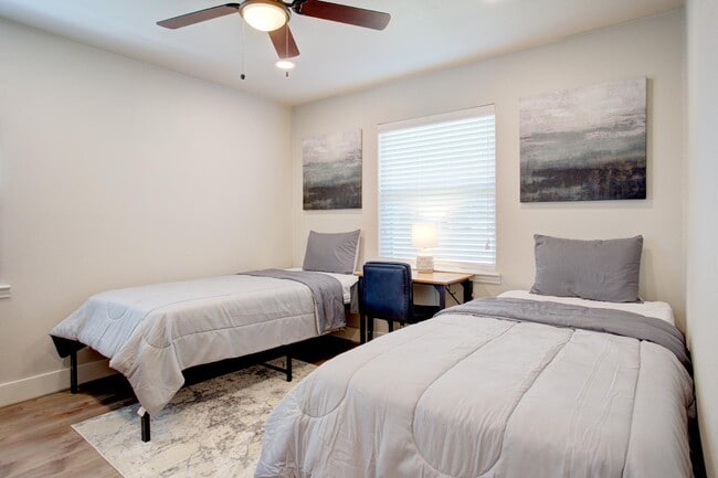 Building Photo - 5709 Walraven Cir
