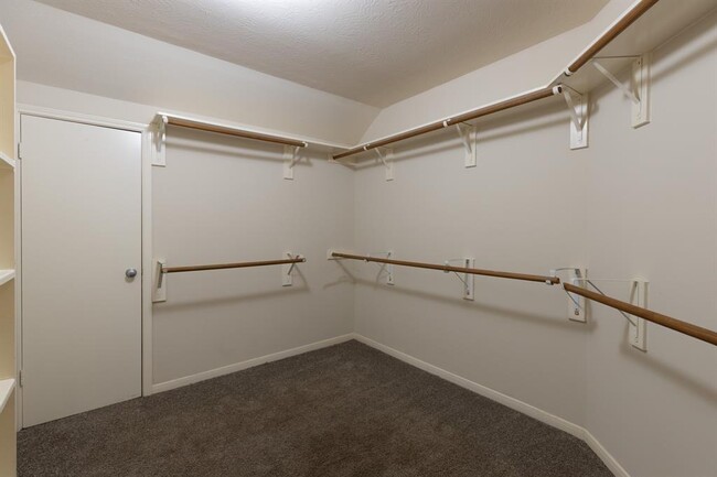 Building Photo - 6105 Larrycrest Dr