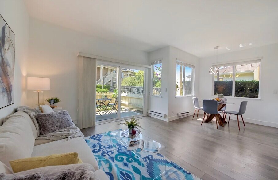 Building Photo - 15 Shoreline Ct