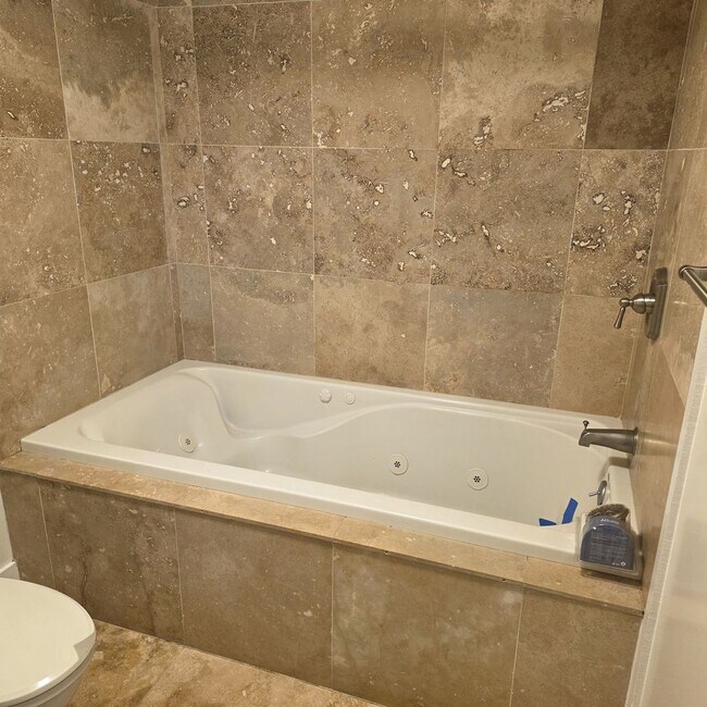 Building Photo - Live on the Water in Sausalito — 2BD with Direct Beach Access