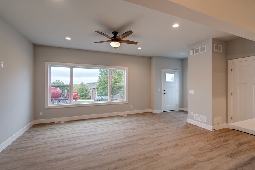 Building Photo - 137 Prairie Heights Dr