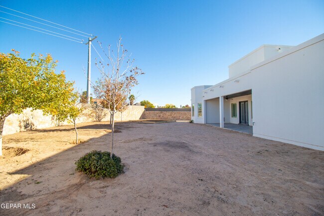 Building Photo - 864 Lemington St