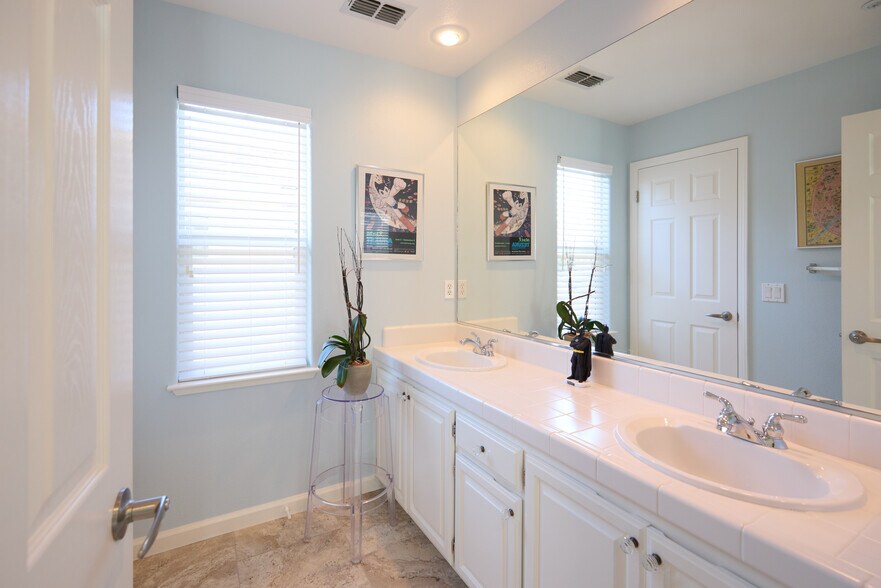 Full Bath 1 - 10 Summerbrooke Cir