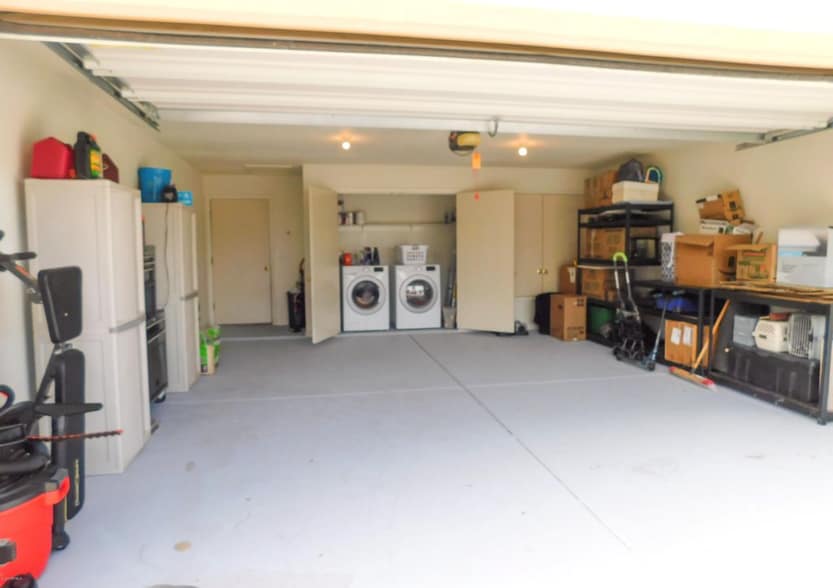 2 Car Garage/ Laundry - 113 Buffalo Dr