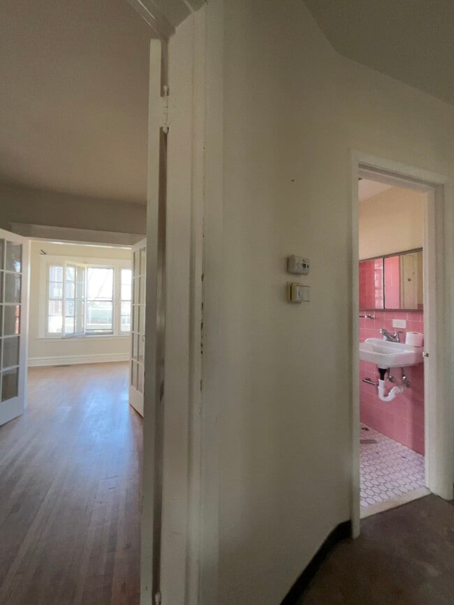 Hallway - 915 De Mun Ave