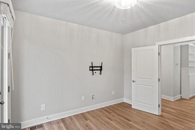 Building Photo - 1704 Bandit Loop