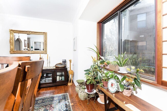 Building Photo - Stunning 4 Bedroom 3 and a Half Bath Bethe...