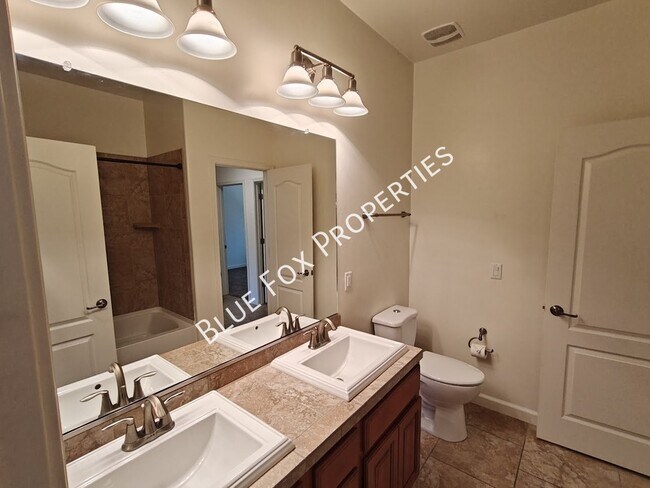 Building Photo - 12812 N Camino Vieja Rancheria