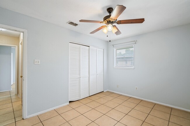Building Photo - 104 Hackberry Ln