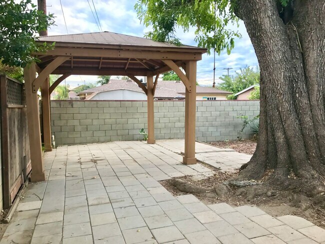 Building Photo - 4 BED 3 BATH BEAUTIFUL HOME!!!