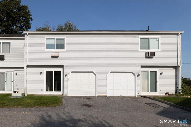 Building Photo - 565 Clark Ave
