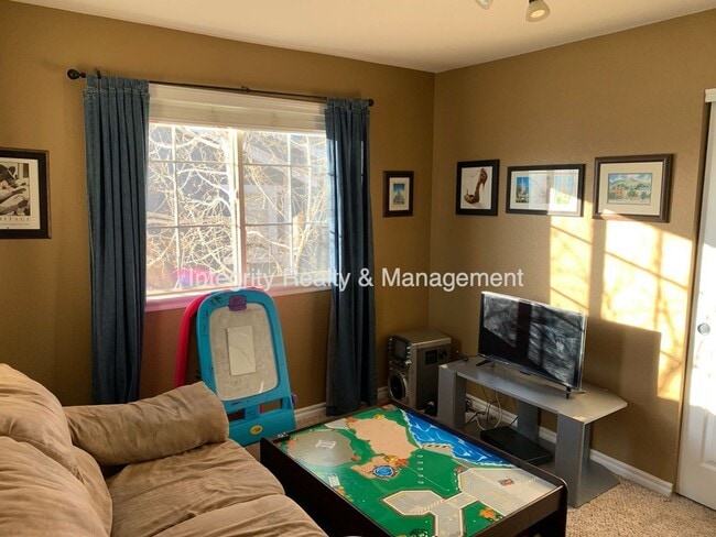 Building Photo - 3025 Redhaven Way