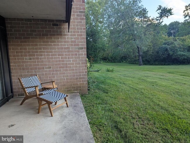 Building Photo - 22 Hermitage Dr