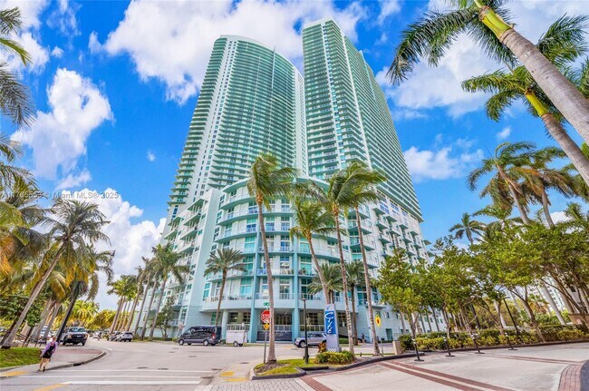 Building Photo - 1900 N Bayshore Dr