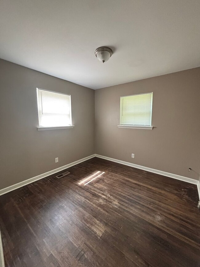 Building Photo - 7406 Twin Oaks Rd