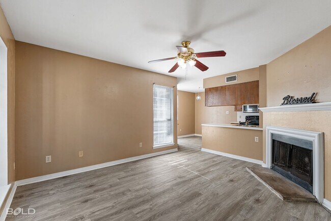 Building Photo - End Unit in Cobblestone