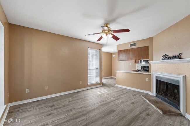 Building Photo - End Unit in Cobblestone with covered parking