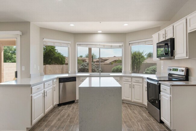Building Photo - Ironwood Village - Completely Remodeled Interior, Single Level with Pool!