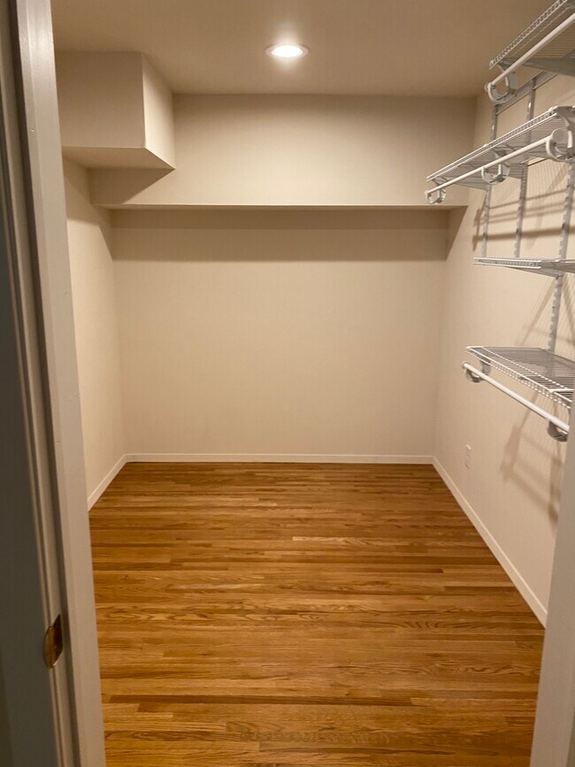 Building Photo - 147 Jewell Rd